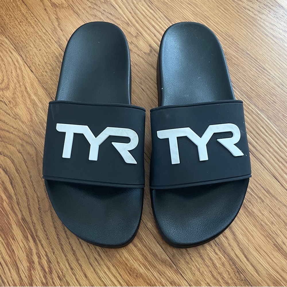 TYR swim deck slides M10